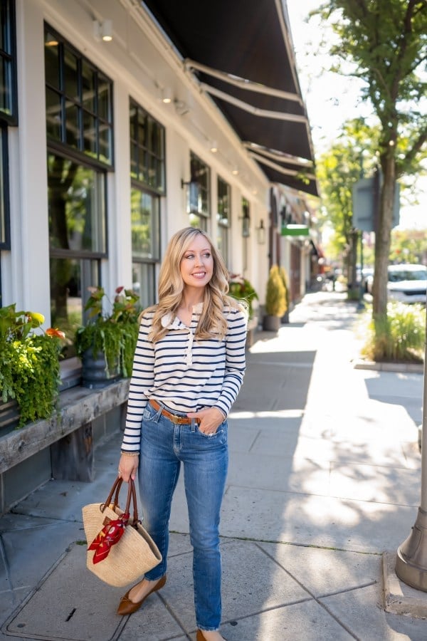 Striped top with straight-leg jeans and straw tote Striped top with straight-leg jeans and straw tote — Chic Style