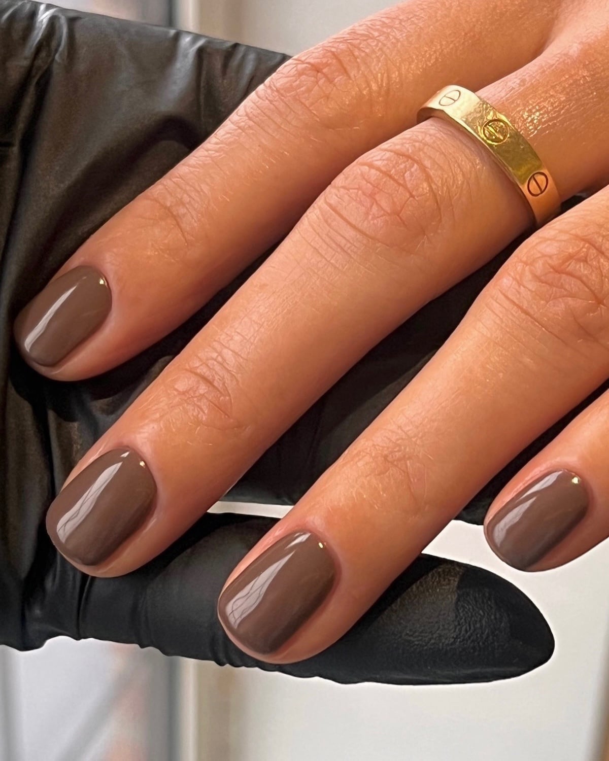 Short Almond Chocolate Brown with Tiny Gold Dot Short Almond Chocolate Brown with Tiny Gold Dot — Chocolate Nails