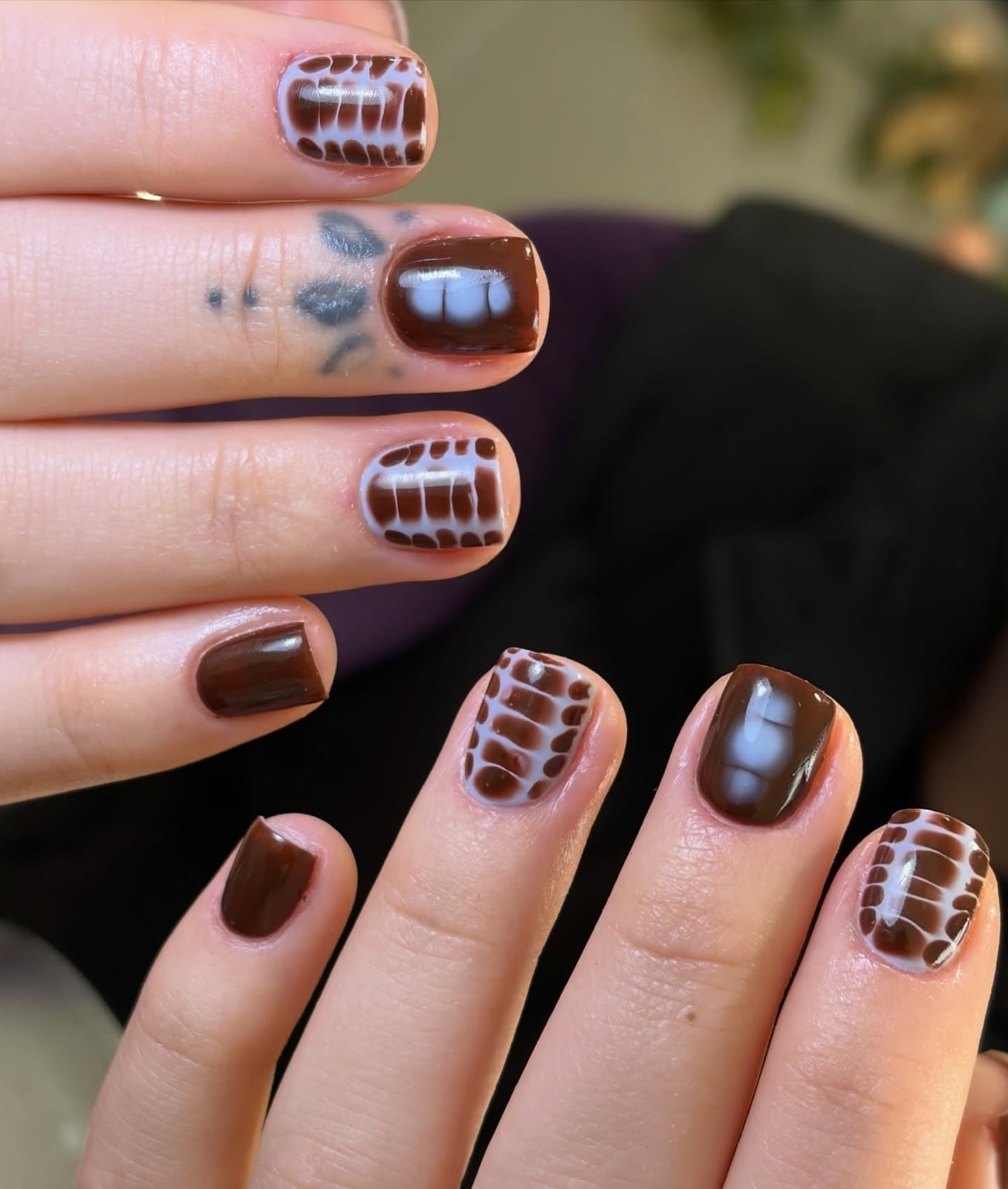 Short Square Grid Pattern Nails Short Square Grid Pattern Nails — Chocolate Nails