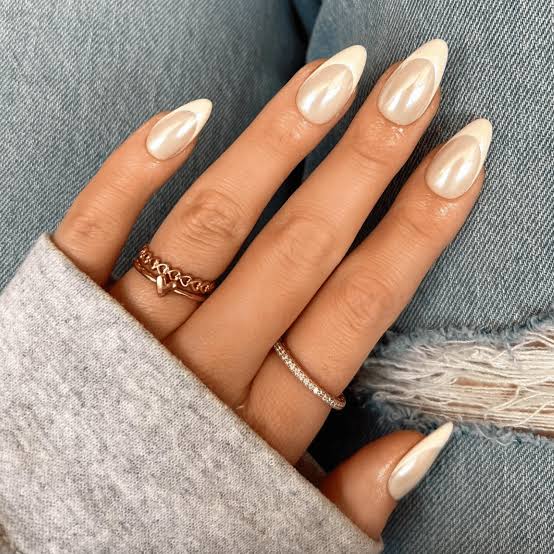 Medium Soft Square Pearl Chrome French Medium Soft Square Pearl Chrome French — Chrome French Tip Nails