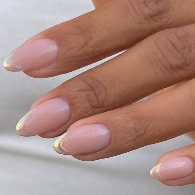 Medium Oval Rainbow Chrome French Tips Medium Oval Rainbow Chrome French Tips — Chrome French Tip Nails