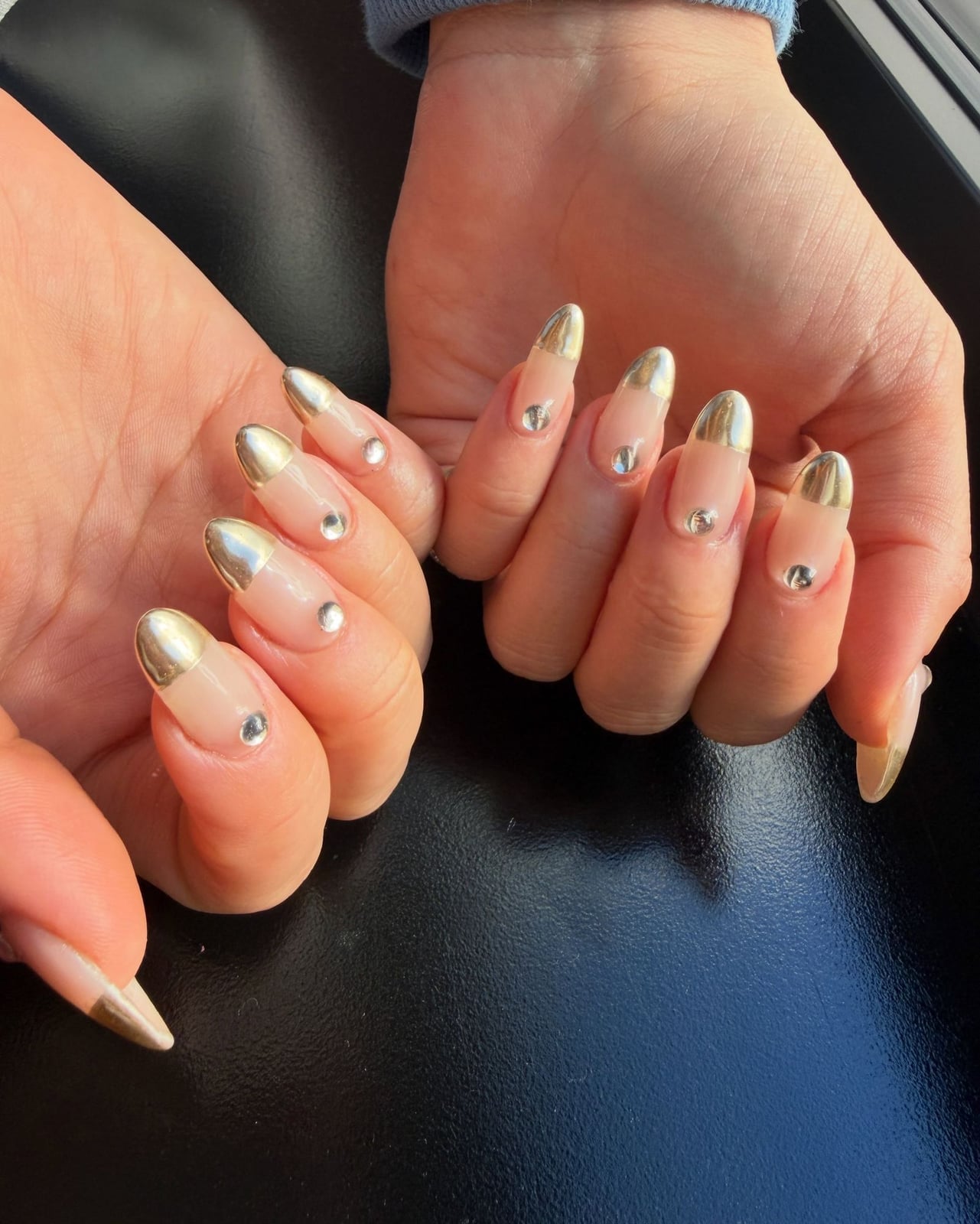 Medium Almond Nude Gold French With Rhinestones, миндаль Medium Almond Nude Gold French With Rhinestones, миндаль — Chrome French Tip Nails