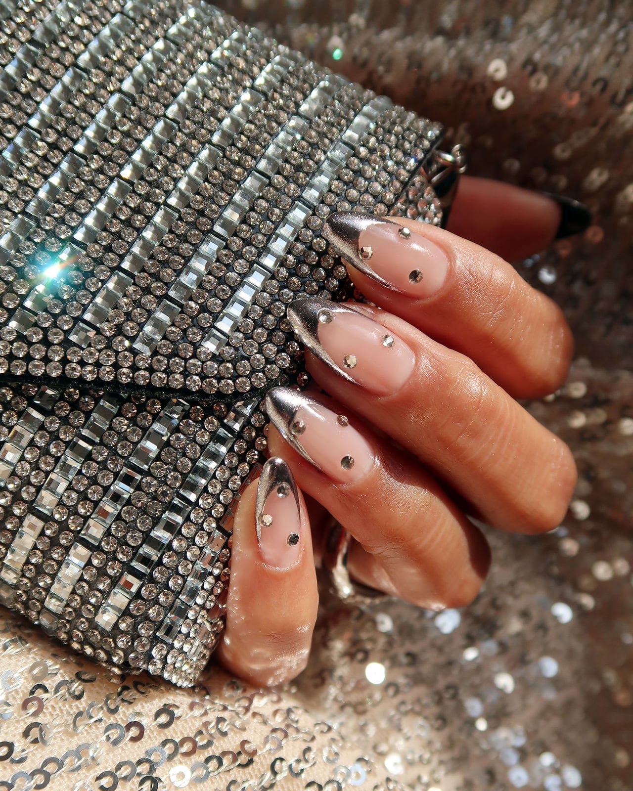 Medium Almond Nude Silver Chrome French With Rhinestones Medium Almond Nude Silver Chrome French With Rhinestones — Chrome French Tip Nails