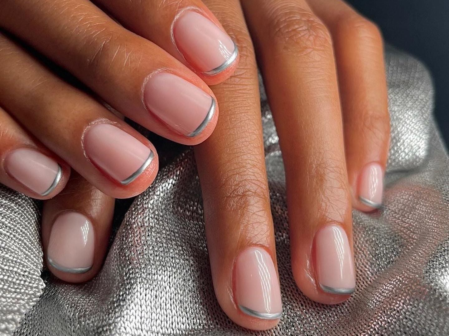 Short Square Sheer Pink Thin Silver Chrome Line Short Square Sheer Pink Thin Silver Chrome Line — Chrome French Tip Nails