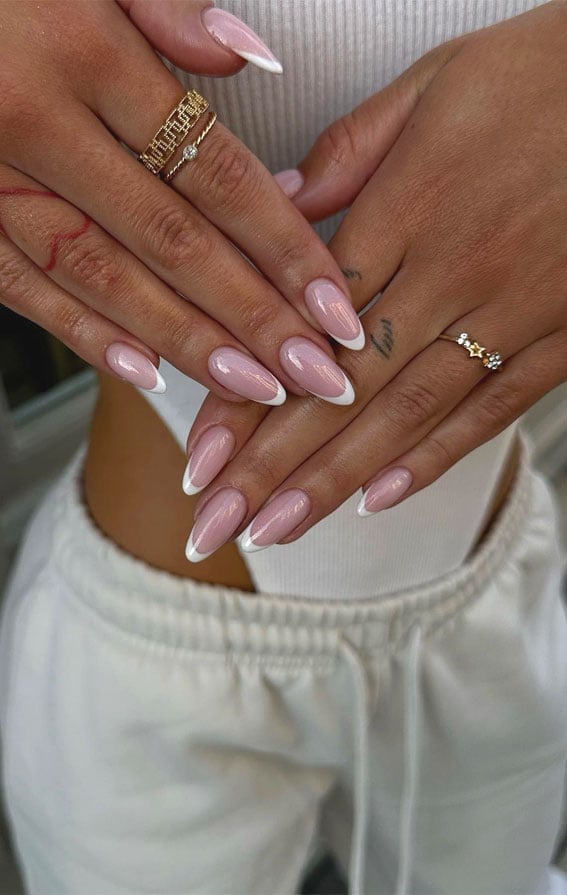 Short Almond Nude Fine Chrome Line Accent Short Almond Nude Fine Chrome Line Accent — Chrome French Tip Nails