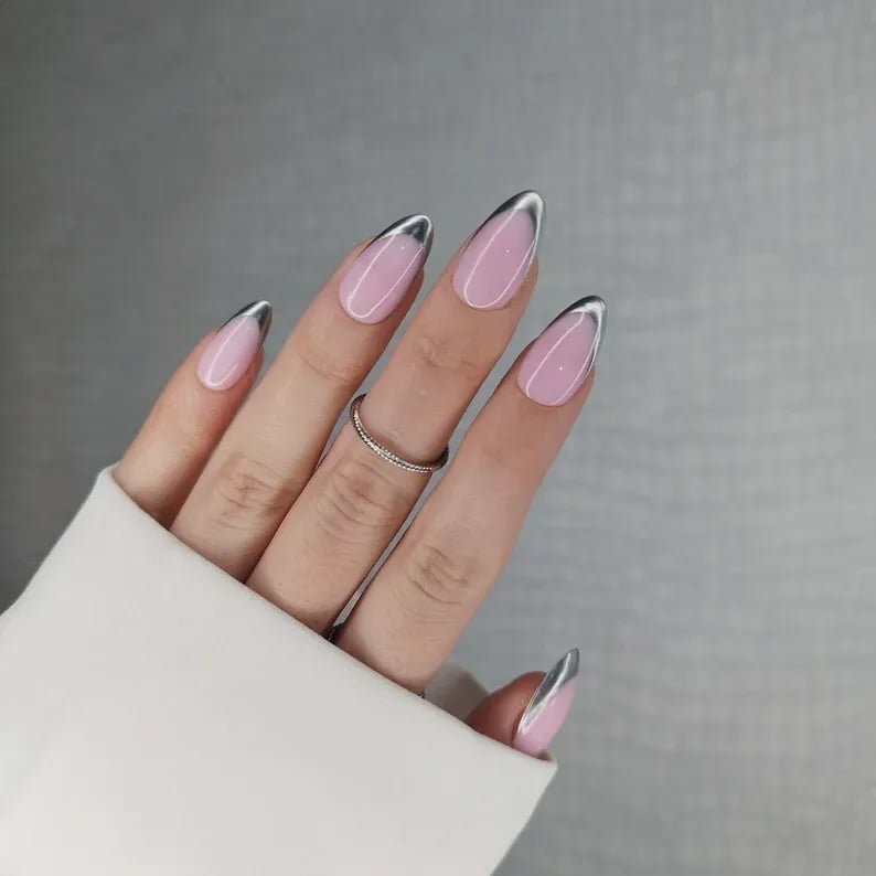 Medium Almond Pale Pink Silver Chrome French Medium Almond Pale Pink Silver Chrome French — Chrome French Tip Nails