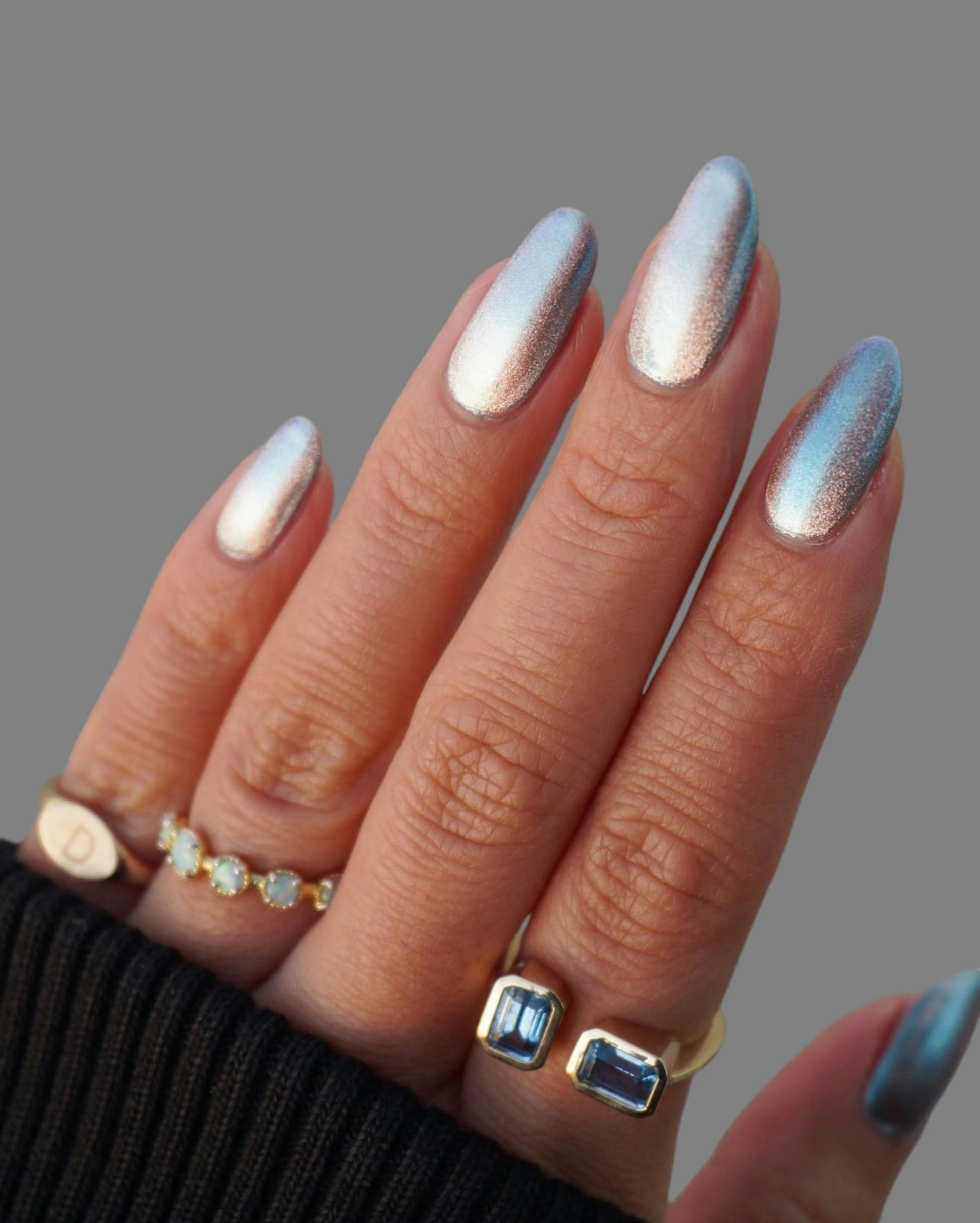 Iridescent Color Shift Short Almond Chrome Nails Iridescent Color Shift Short Almond Chrome Nails