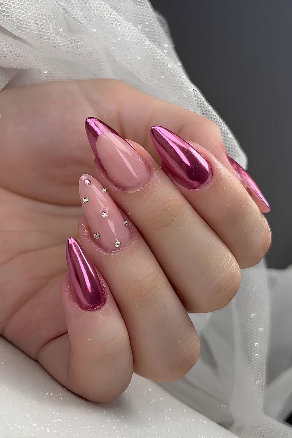 Vibrant Pink Chrome Rhinestone Medium Stiletto Nails Vibrant Pink Chrome Rhinestone Medium Stiletto Nails — Chrome Nails