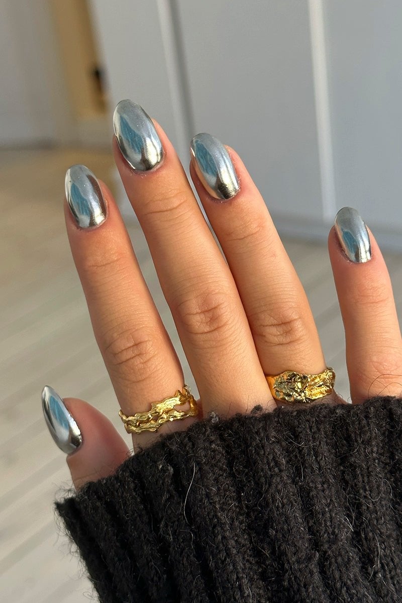 Medium Oval Silver Mirror Chrome Nails, Full Color Medium Oval Silver Mirror Chrome Nails, Full Color