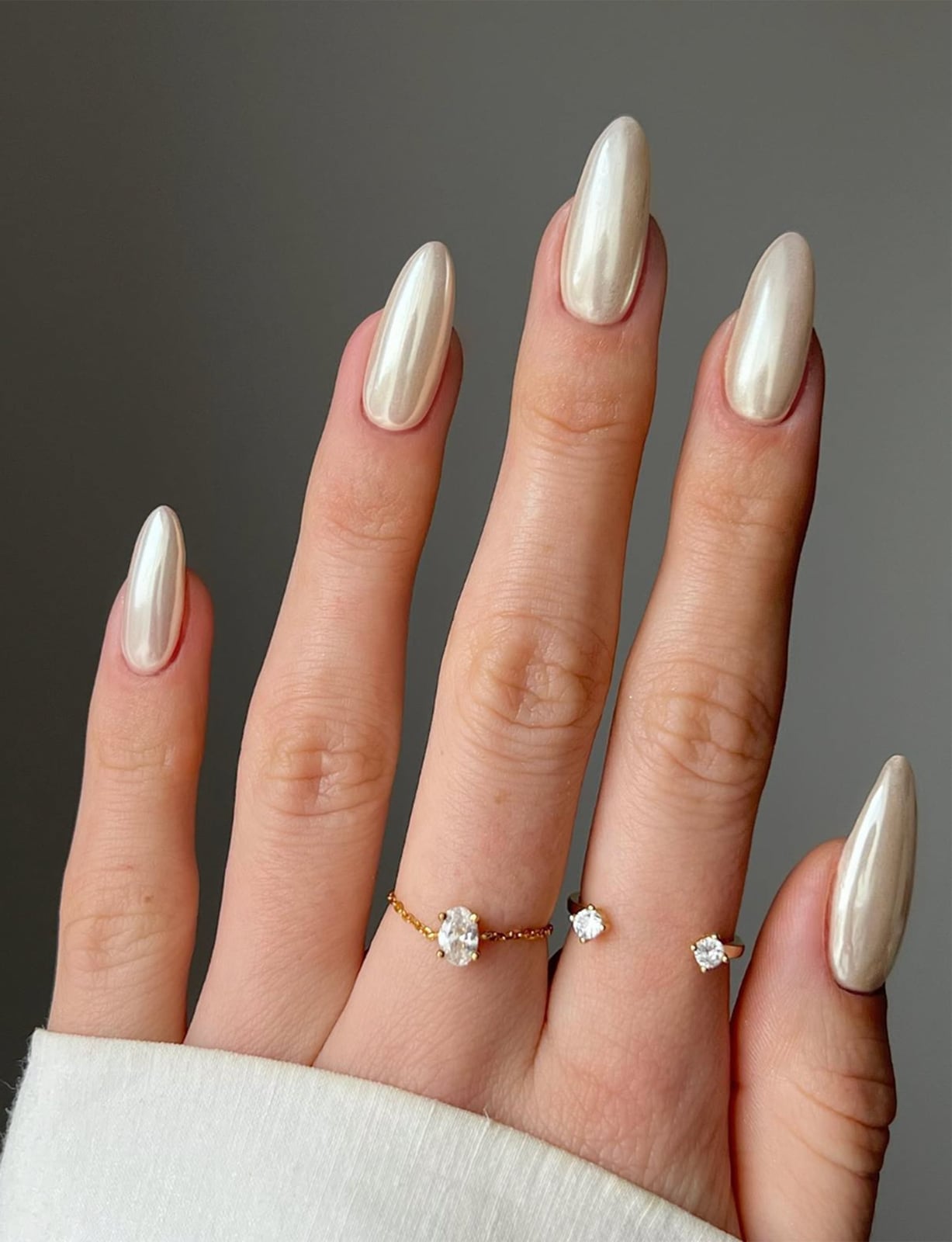 Light Beige Pearlescent Chrome Long Oval Nails Light Beige Pearlescent Chrome Long Oval Nails — Chrome Nails
