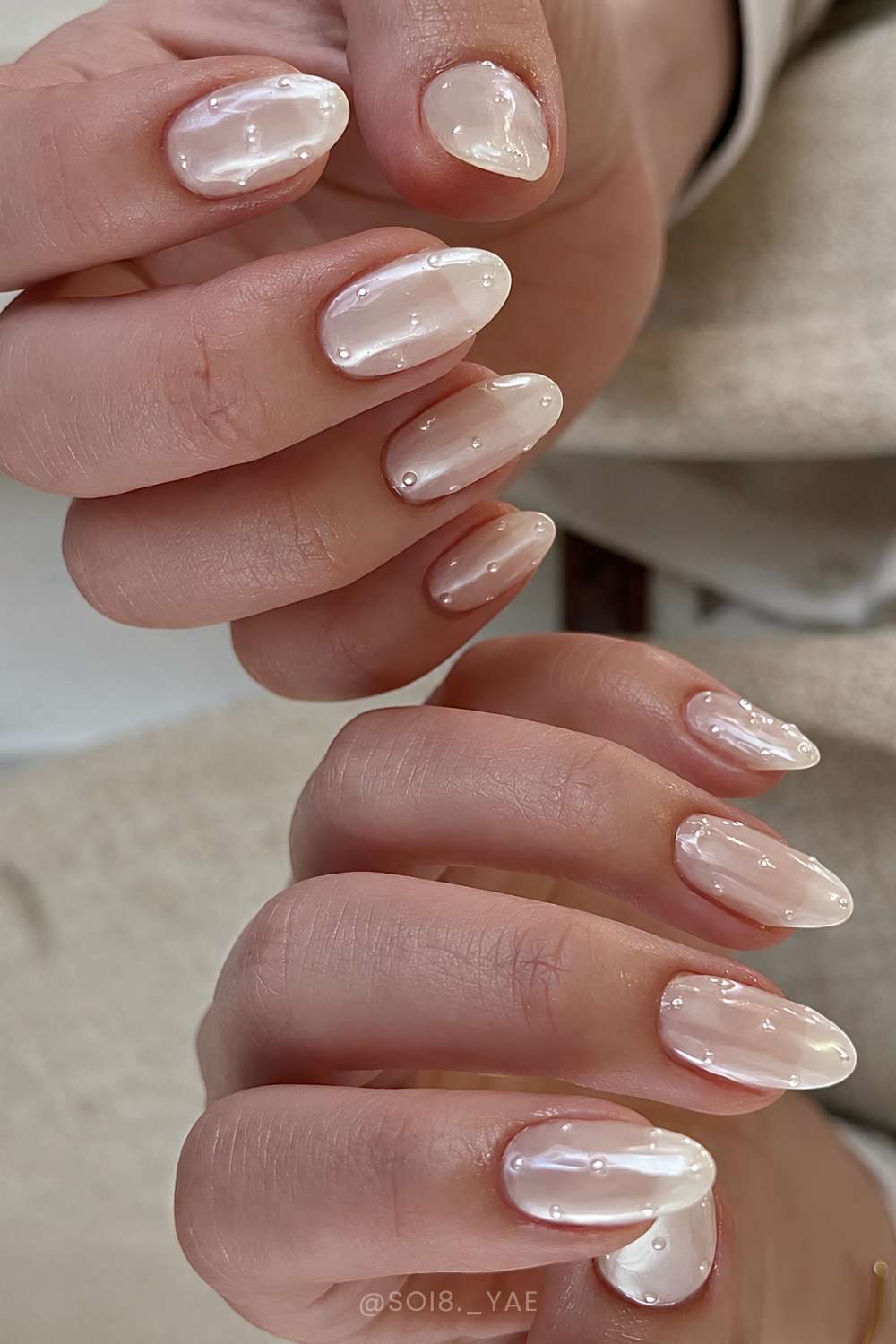 Milky Pearl Chrome Short Almond Nails Milky Pearl Chrome Short Almond Nails — Chrome Nails