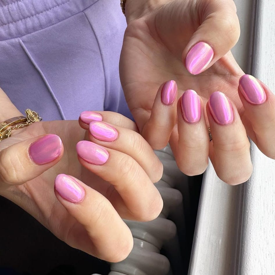 Pale Pink Iridescent Chrome Oval Nails Pale Pink Iridescent Chrome Oval Nails — Chrome Nails Colors