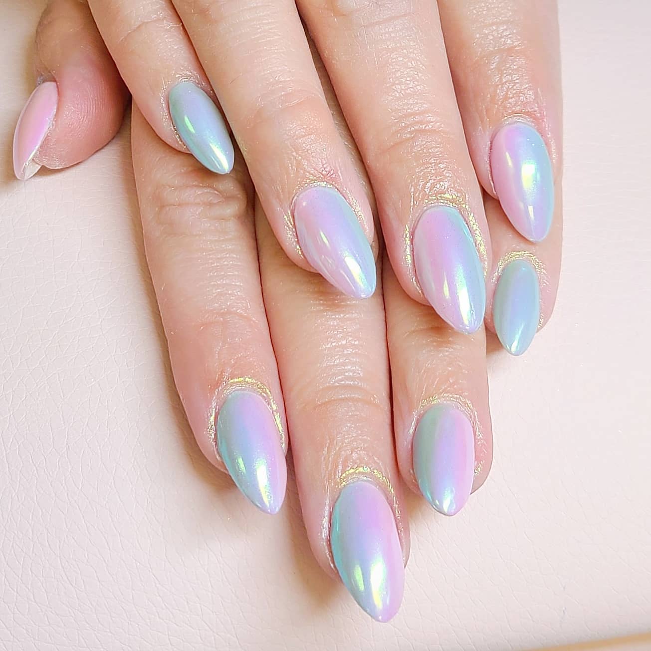 Iridescent Chrome with Gold Foil Accents Iridescent Chrome with Gold Foil Accents — Chrome Nails Colors