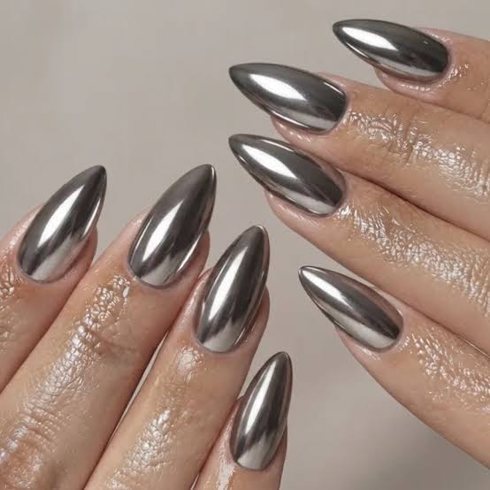 Mirror-Like Silver Chrome Nails Mirror-Like Silver Chrome Nails — Chrome Nails Colors