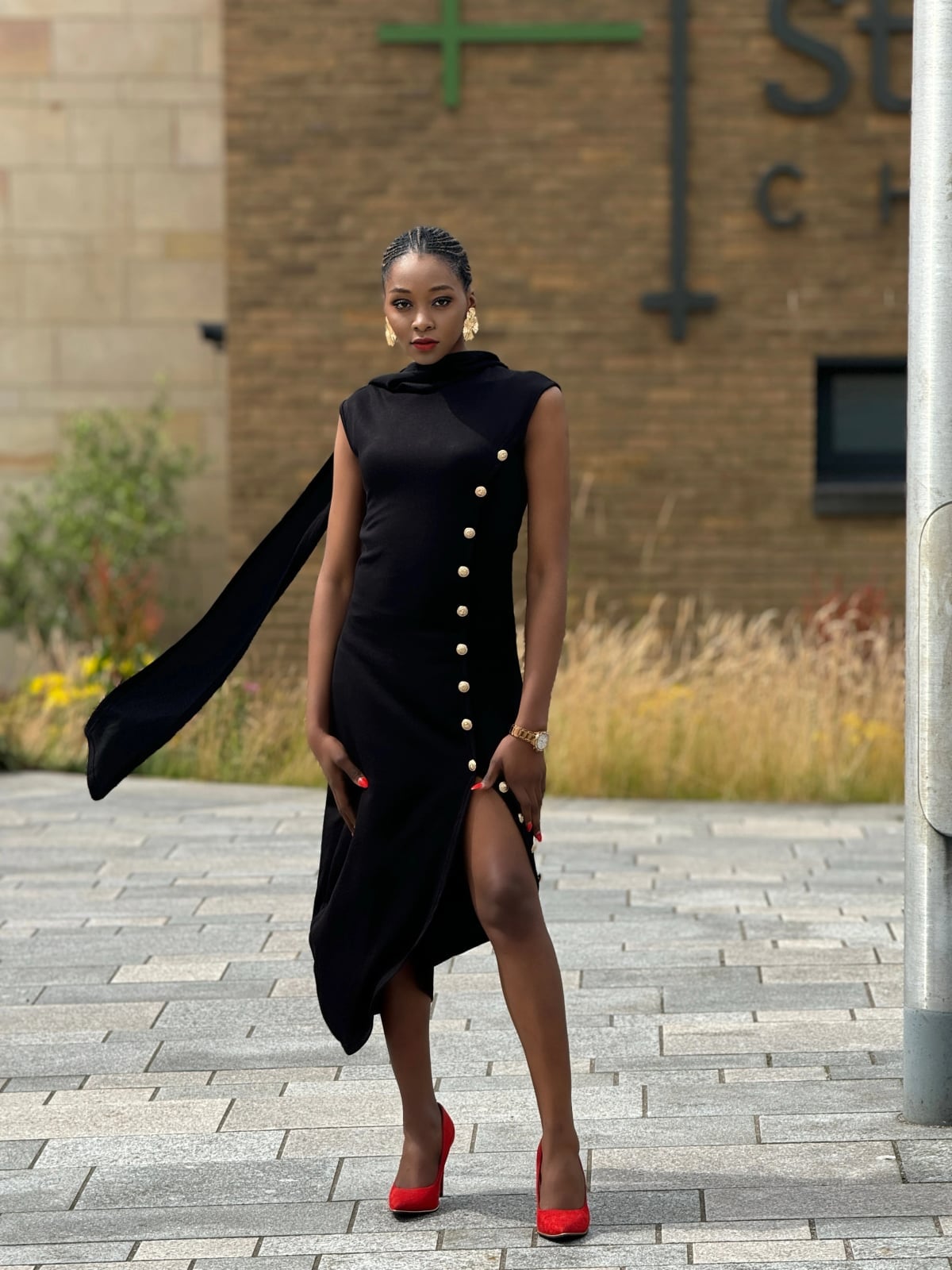 Black midi dress with gold button accents and red heels Black midi dress with gold button accents and red heels — Church Outfits Black Women