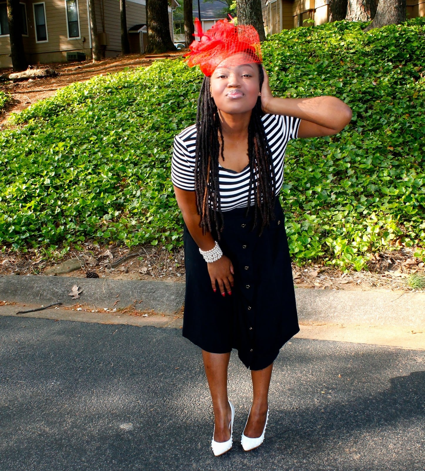 Striped t-shirt under black dress with red fascinator Striped t-shirt under black dress with red fascinator — Church Outfits Black Women