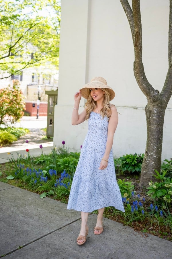 Light blue floral midi dress with straw hat Light blue floral midi dress with straw hat — Classy Outfits