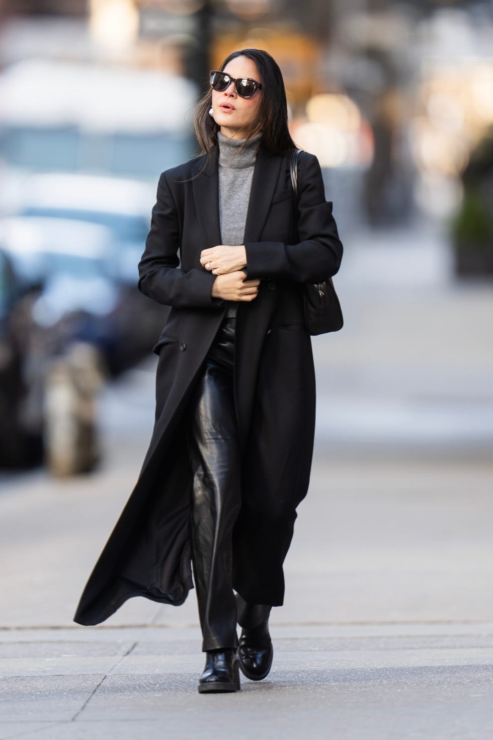 Black coat over gray turtleneck and leather trousers Black coat over gray turtleneck and leather trousers — Classy Outfits