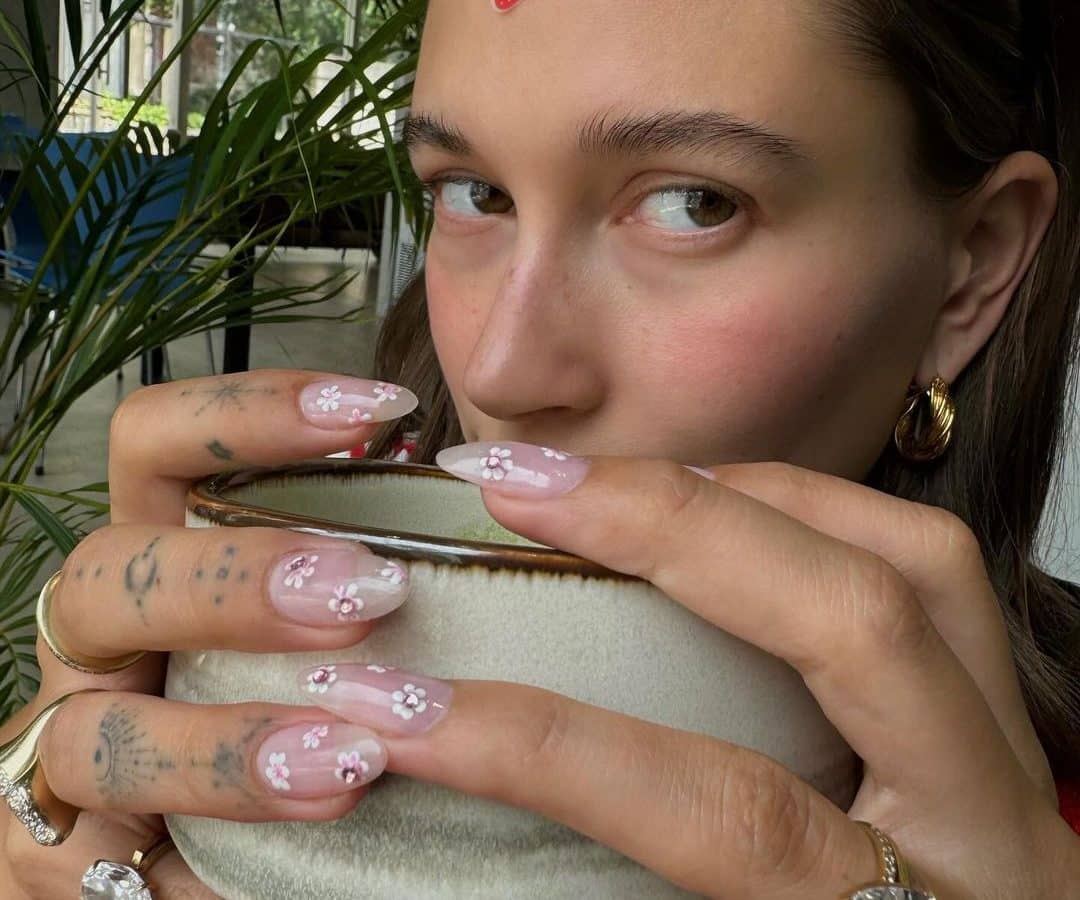 Sheer Nude Medium Almond White Floral Sheer Nude Medium Almond White Floral — Clean Girl Nails
