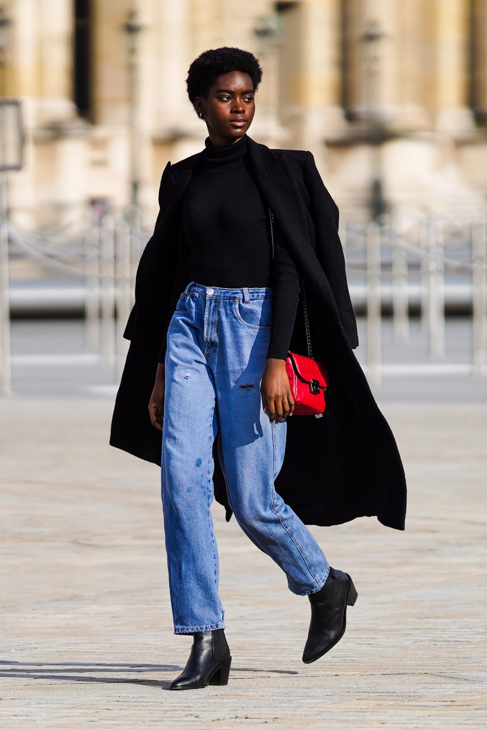 Black Oversized Coat Over Blue Jeans and Turtleneck Black Oversized Coat Over Blue Jeans and Turtleneck — Clean Girl Outfits