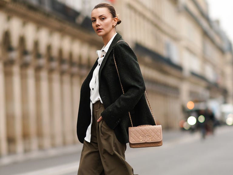 Oversized Dark Green Blazer with Olive Trousers Oversized Dark Green Blazer with Olive Trousers — Clean Girl Outfits