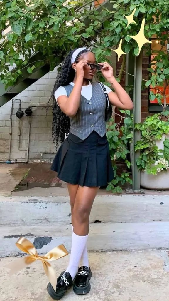 Pinstripe vest over t-shirt with mini skirt Pinstripe vest over t-shirt with mini skirt — College Outfits