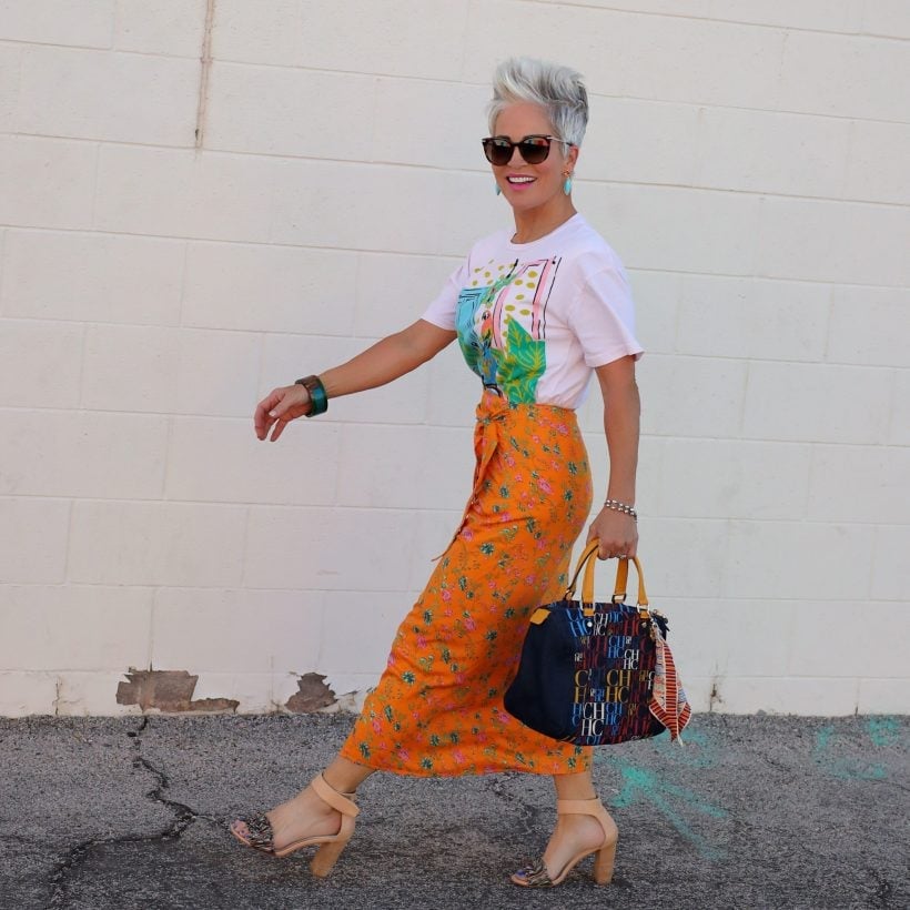 Floral Print Skirt With Graphic T-Shirt Floral Print Skirt With Graphic T-Shirt — Color Combinations Outfit