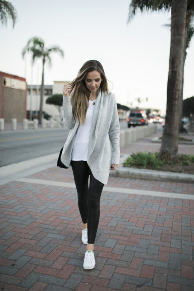 Oversized cardigan and leggings create a relaxed silhouette Oversized cardigan and leggings create a relaxed silhouette — Comfy Outfits