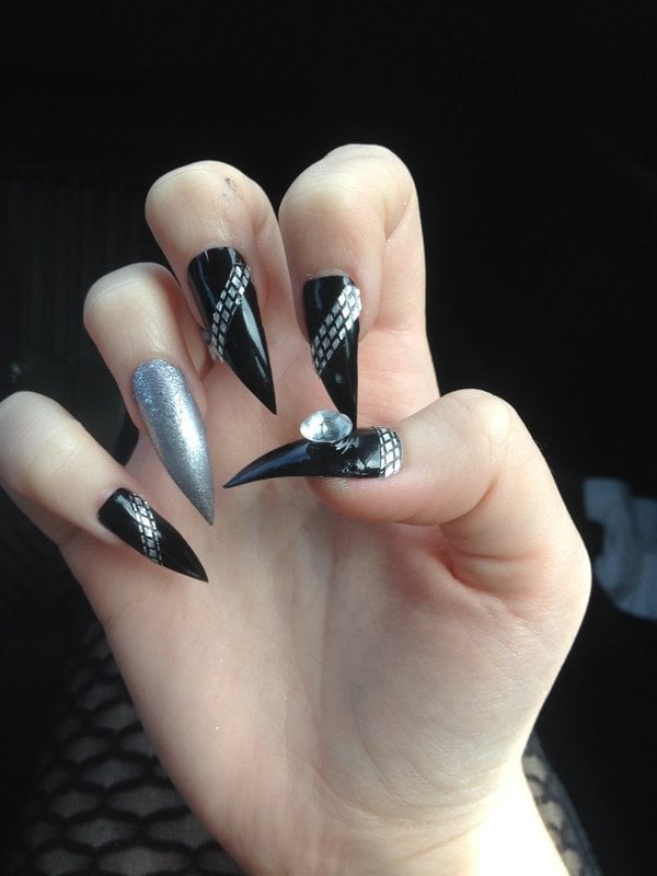 Black Stiletto Nails With Silver Geometric Art Black Stiletto Nails With Silver Geometric Art — Concert Nails