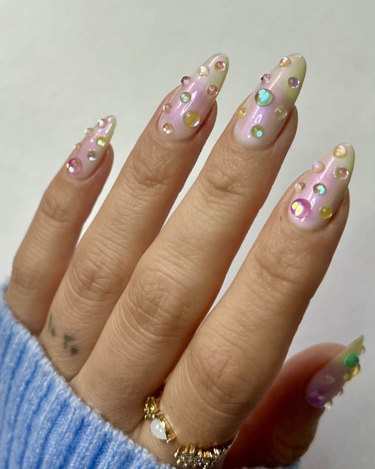 Pale Yellow 3D Bubble Stiletto Nails Pale Yellow 3D Bubble Stiletto Nails — Concert Nails
