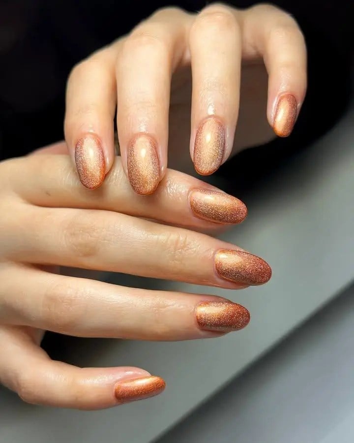 Shimmering Bronze Metallic Oval Nails Shimmering Bronze Metallic Oval Nails — Concert Nails