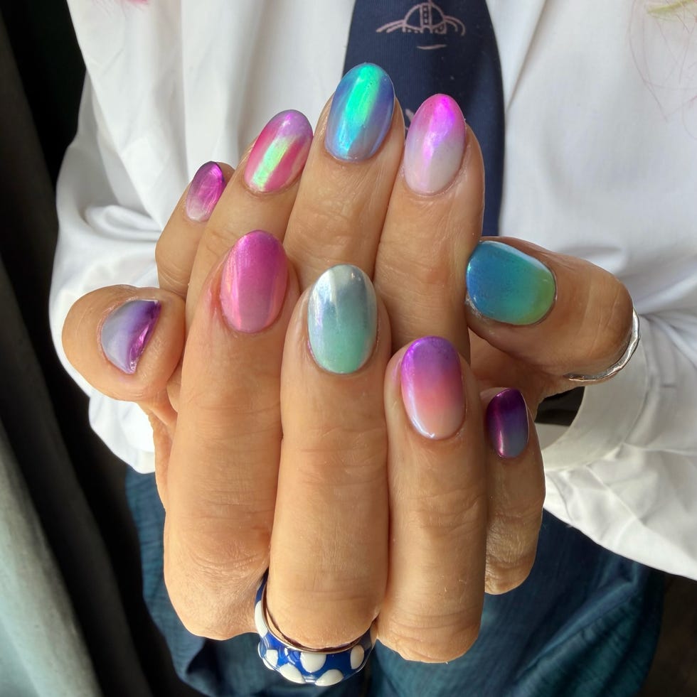 Iridescent Chrome Oval Nails Iridescent Chrome Oval Nails — Concert Nails