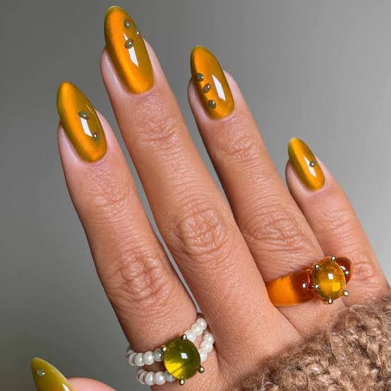 Mustard Yellow Cat-Eye Long Oval Nails Mustard Yellow Cat-Eye Long Oval Nails — Concert Nails