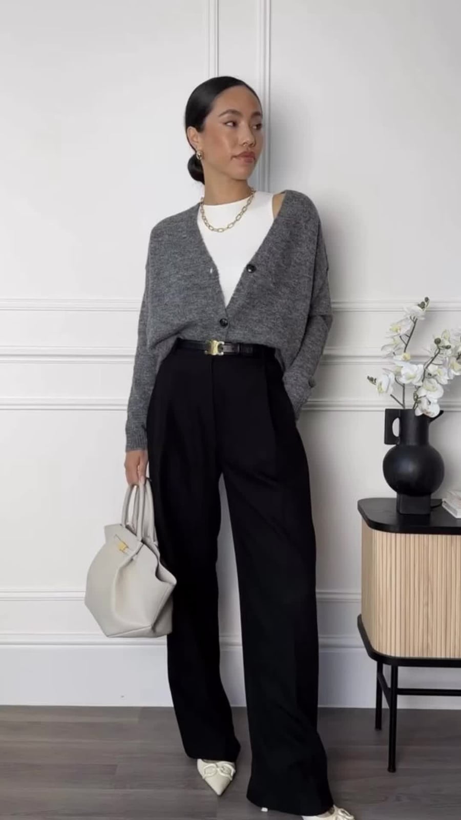 Gray cardigan and wide-leg trousers for business casual Gray cardigan and wide-leg trousers for business casual — Conference Outfits
