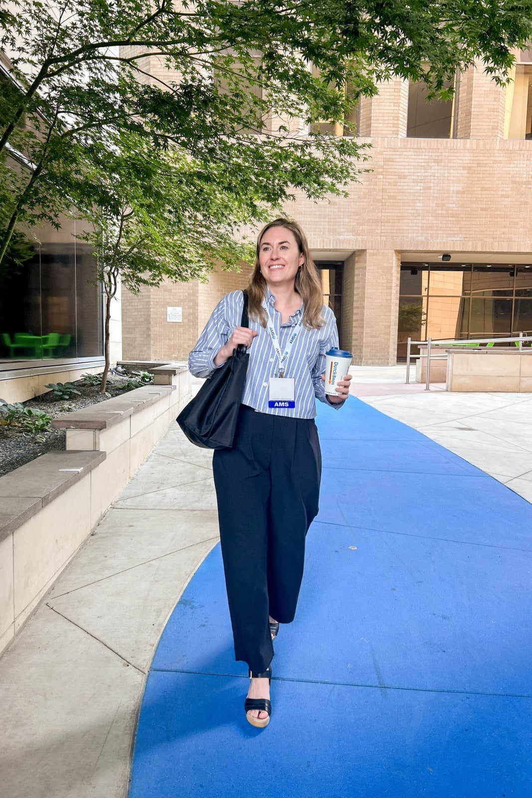 Striped shirt and wide-leg trousers for a conference Striped shirt and wide-leg trousers for a conference — Conference Outfits