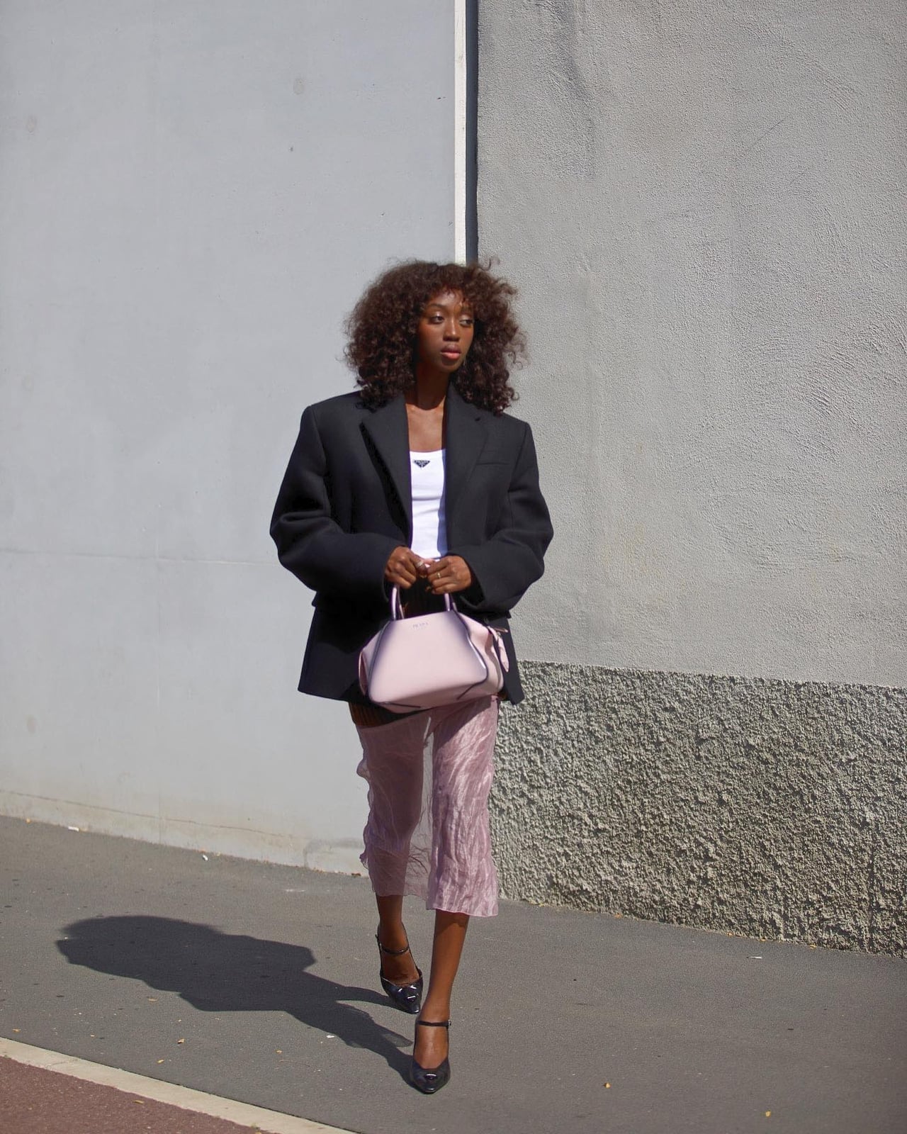 Black blazer with pink skirt for conference Black blazer with pink skirt for conference — Conference Outfits