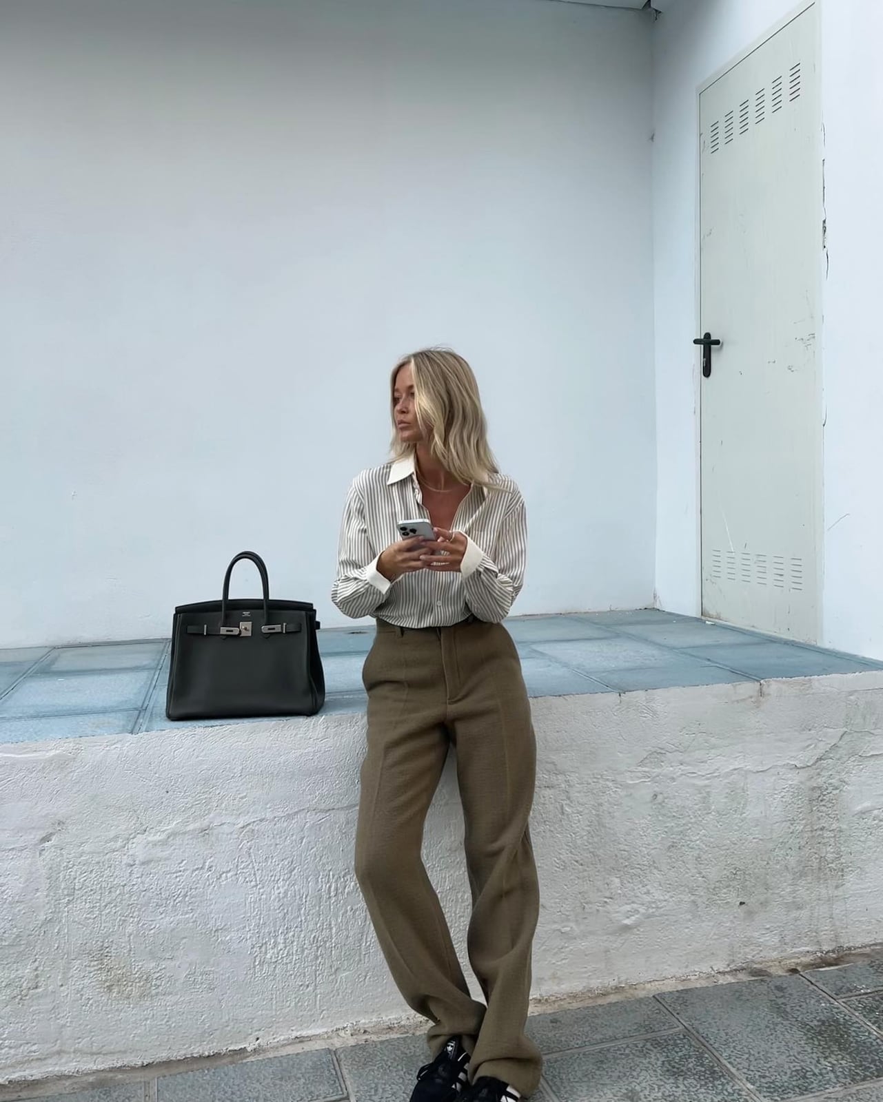 Relaxed striped shirt and trousers for quiet luxury Relaxed striped shirt and trousers for quiet luxury — Conference Outfits