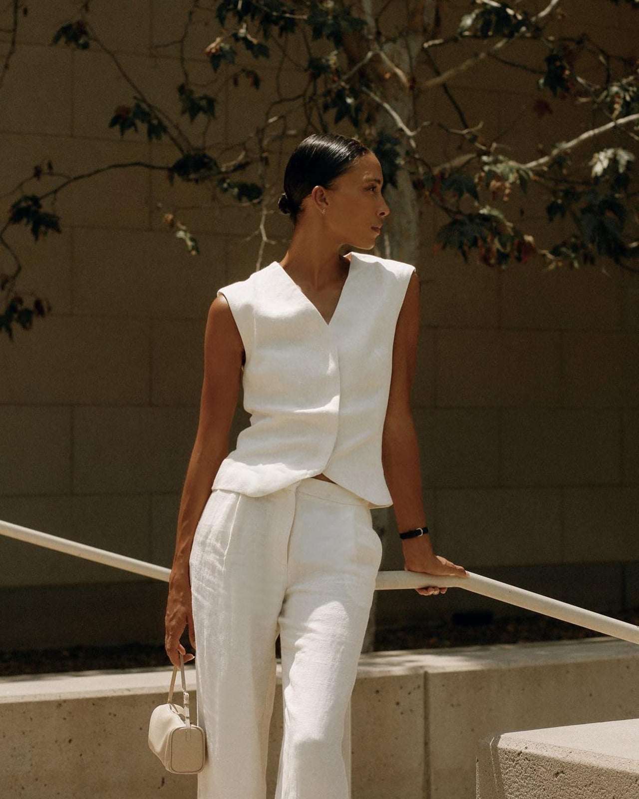All-white linen suit for a conference All-white linen suit for a conference — Conference Outfits