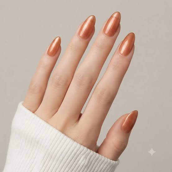 Short Almond Sheer Brown Copper Outline Nails Short Almond Sheer Brown Copper Outline Nails — Copper Nails