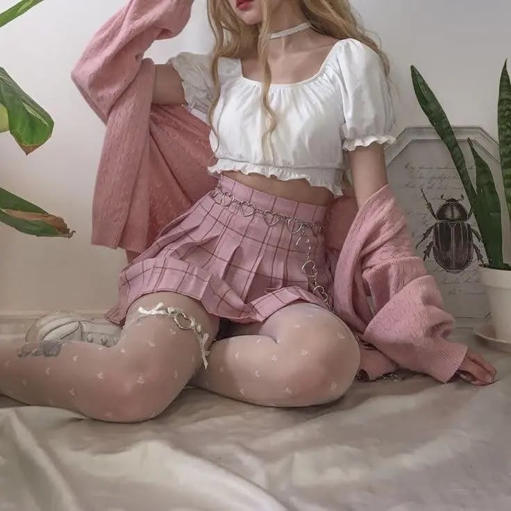 Pink plaid mini skirt with heart chain belt Pink plaid mini skirt with heart chain belt — Coquette Outfits