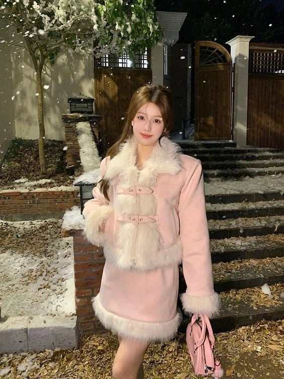 Pink suede cropped jacket with faux fur trim Pink suede cropped jacket with faux fur trim — Coquette Outfits