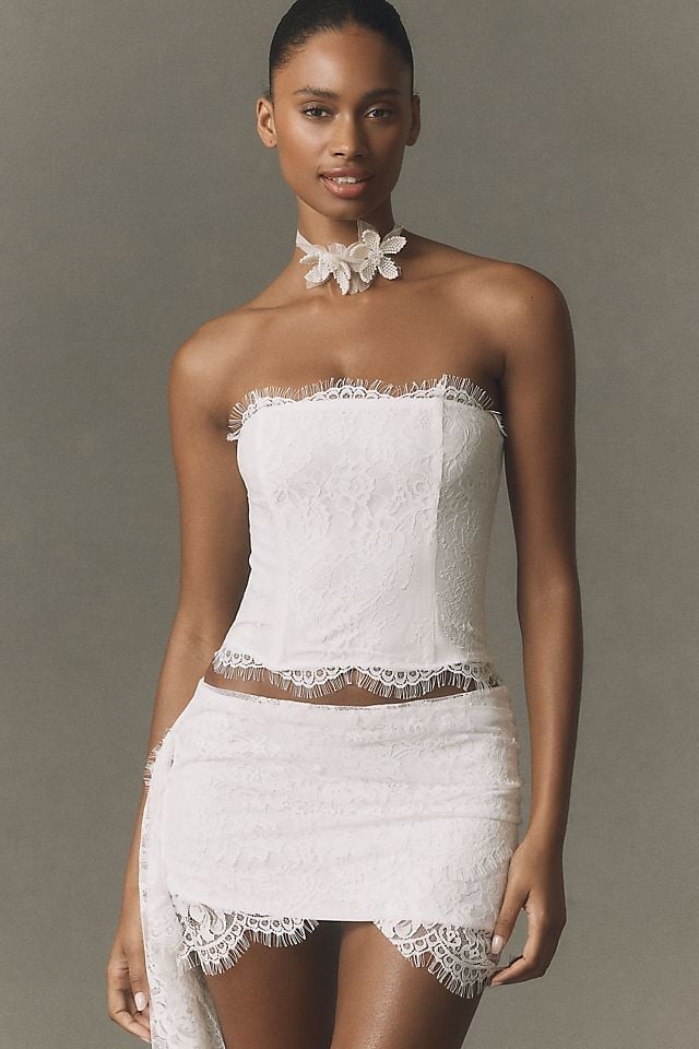 White Lace Corset With Mini Skirt, Close-Up Take White Lace Corset With Mini Skirt, Close-Up Take — Corset Outfits