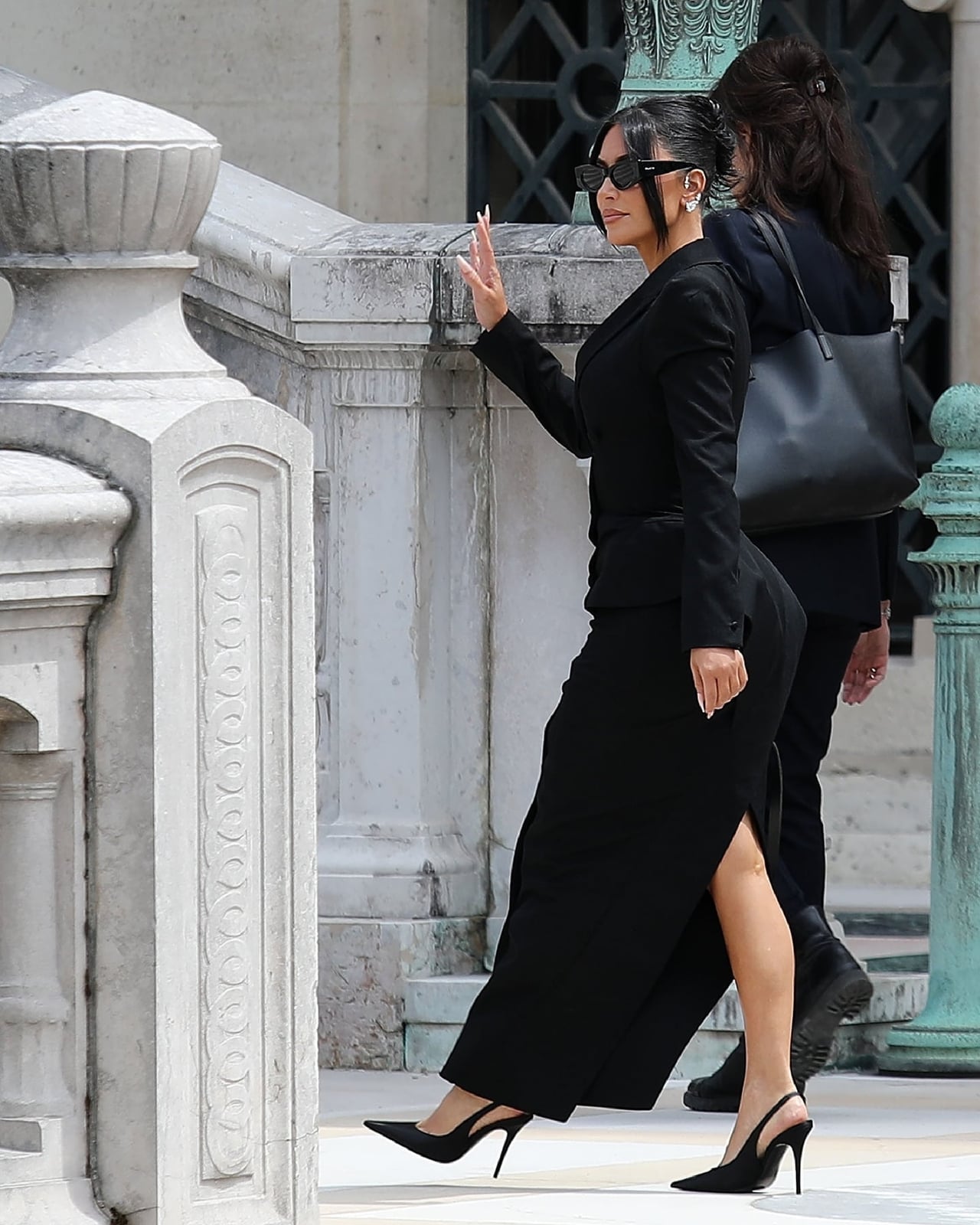 All-black blazer and maxi skirt with high slit All-black blazer and maxi skirt with high slit — Court Outfits