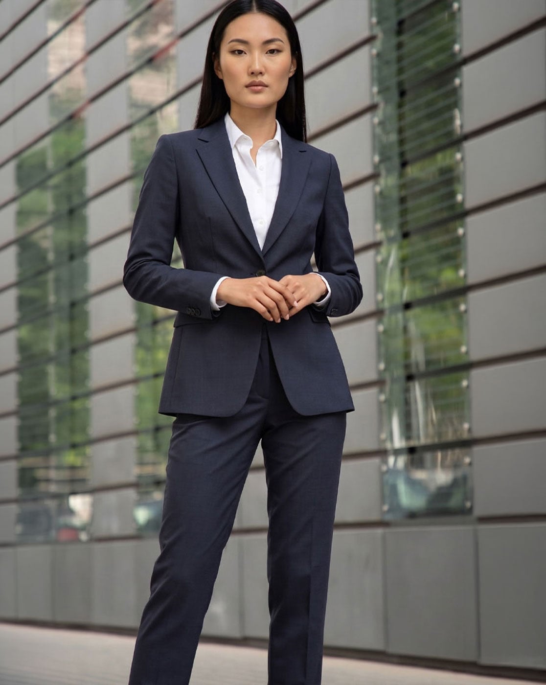 Navy blue wool suit with white dress shirt Navy blue wool suit with white dress shirt — Court Outfits