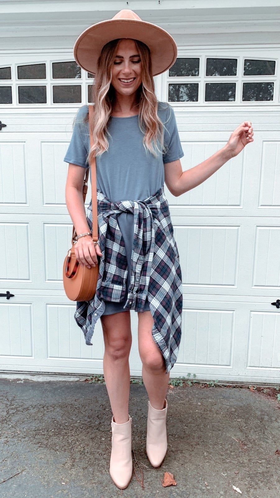 T-Shirt Dress With Plaid Shirt And Felt Hat T-Shirt Dress With Plaid Shirt And Felt Hat — Cowboy Hat Outfits