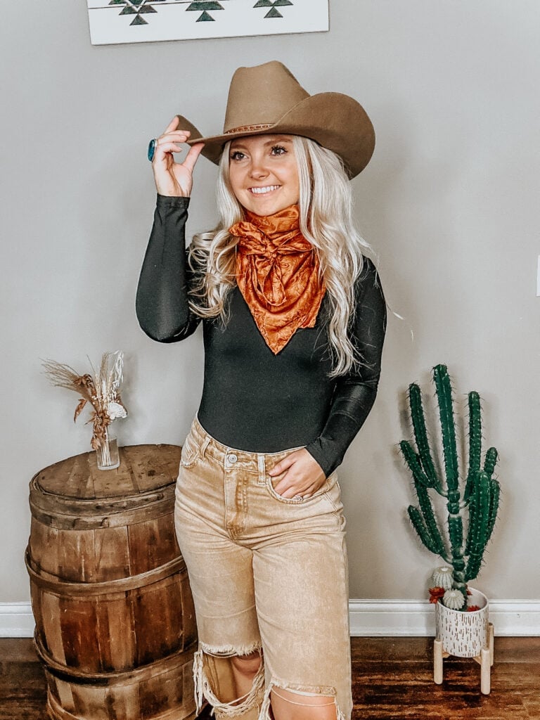 Neck Scarf With Black Top And Distressed Jeans Neck Scarf With Black Top And Distressed Jeans — Cowboy Hat Outfits