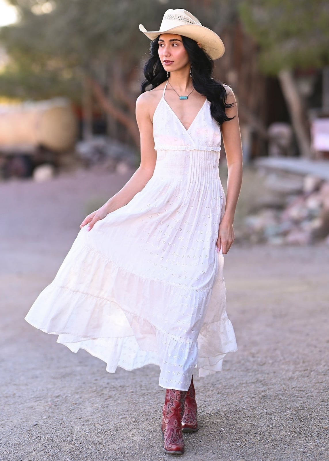 Eyelet Maxi Dress With Cowboy Hat And Red Boots Eyelet Maxi Dress With Cowboy Hat And Red Boots — Cowboy Hat Outfits
