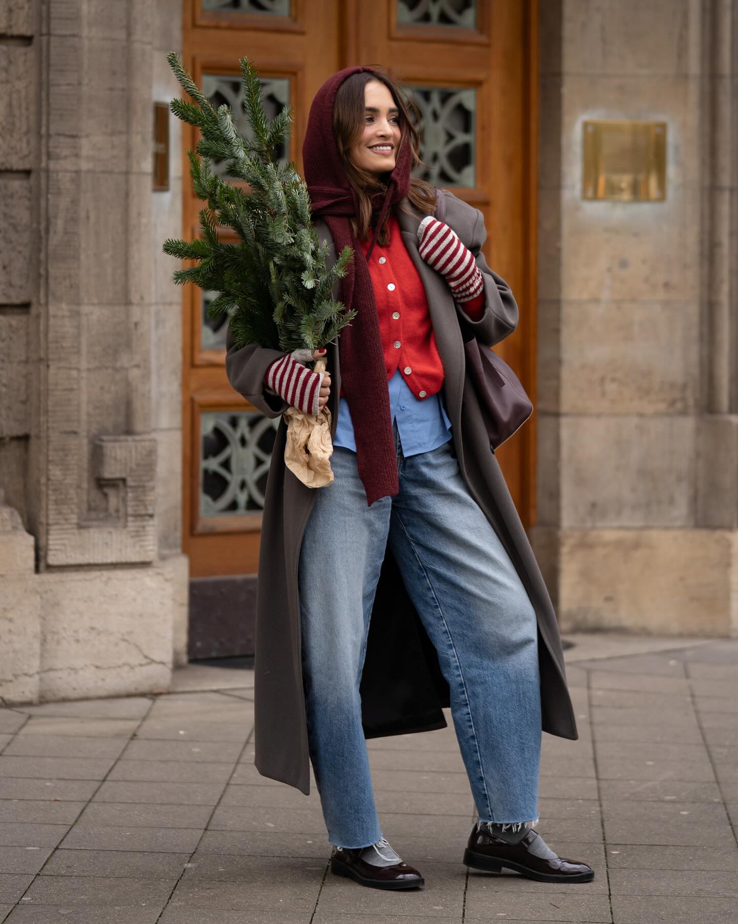 Cozy Cardigan And Wide Leg Jeans Winter Look
