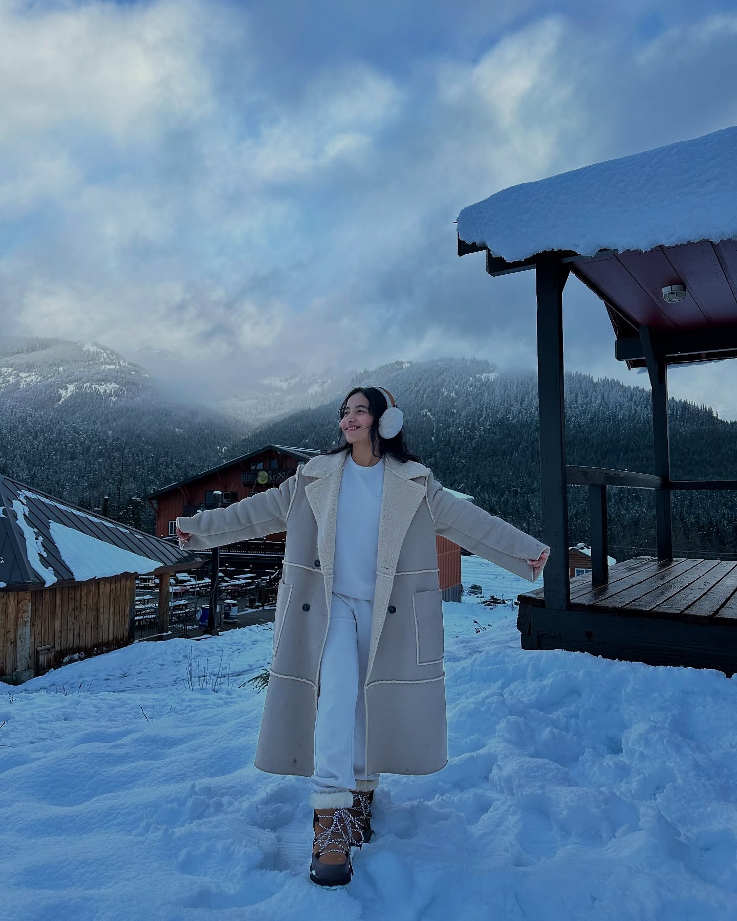 Cozy Cream Loungewear With Sherpa Trim Coat
