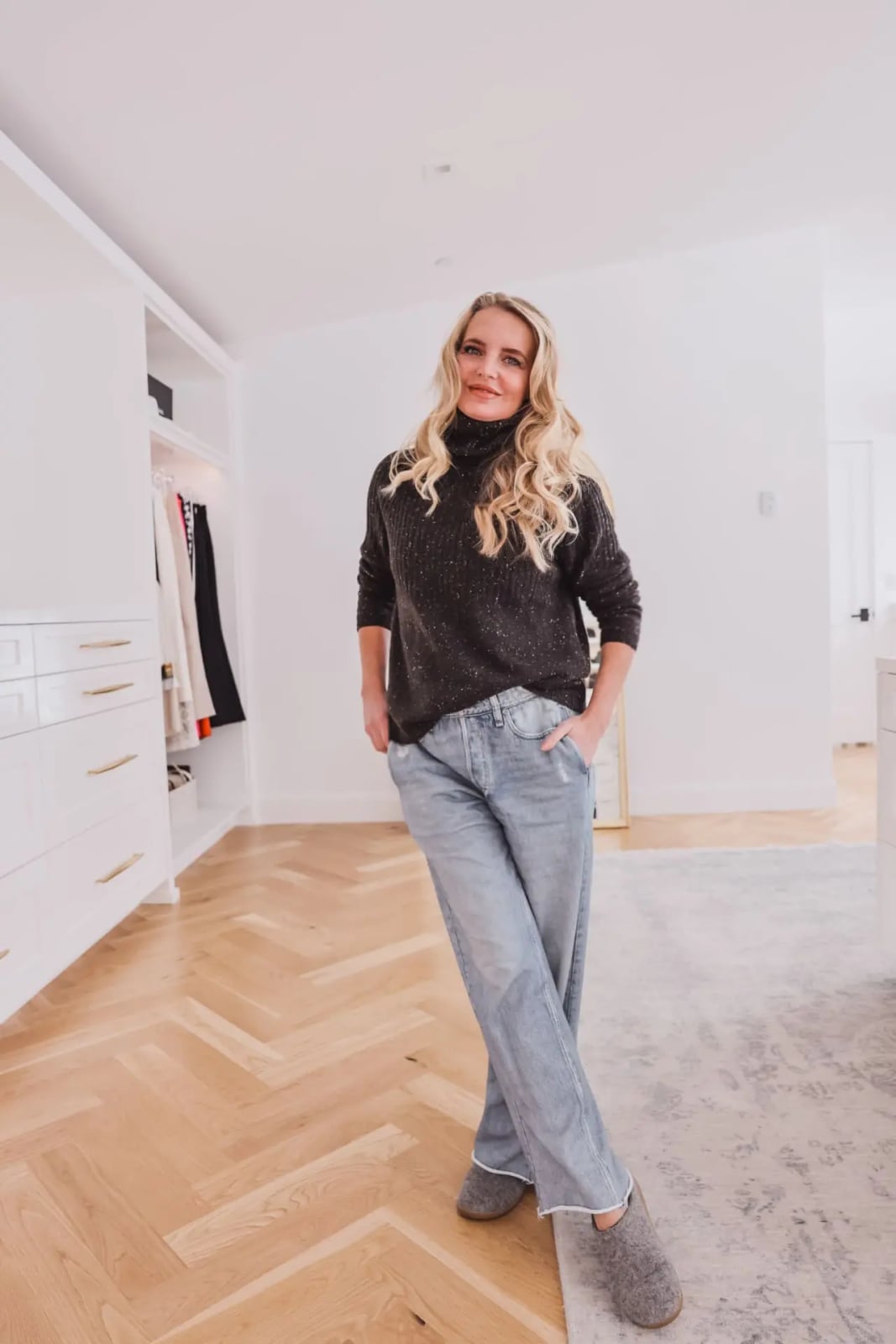 Speckled Turtleneck Sweater with Loose Jeans Speckled Turtleneck Sweater with Loose Jeans — Cozy Outfits